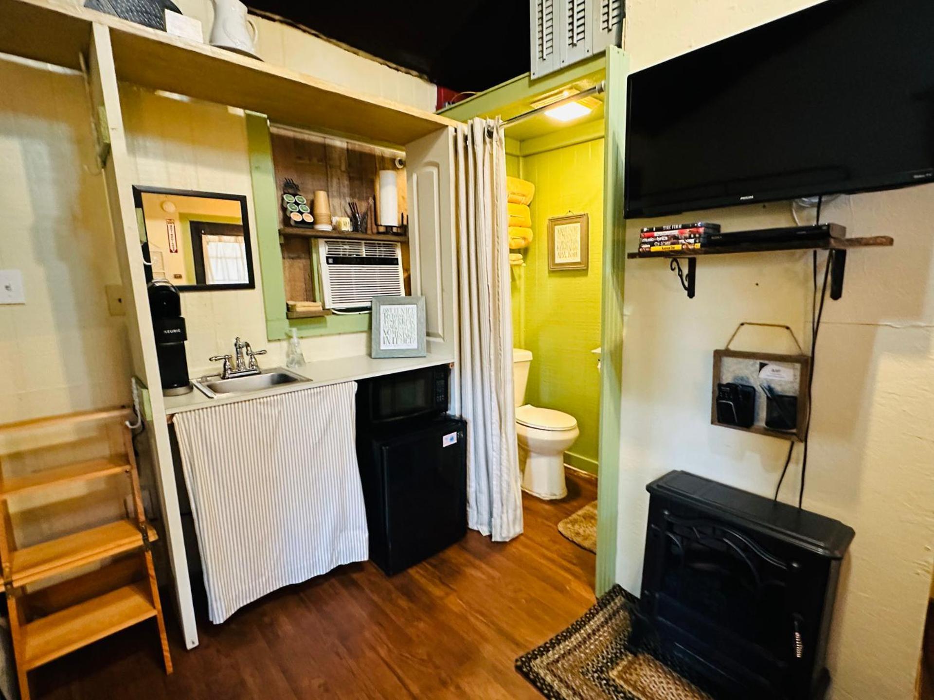 Acorn Hideaways Canton Unwind At Green Gables Suite For Up To 3 Екстер'єр фото